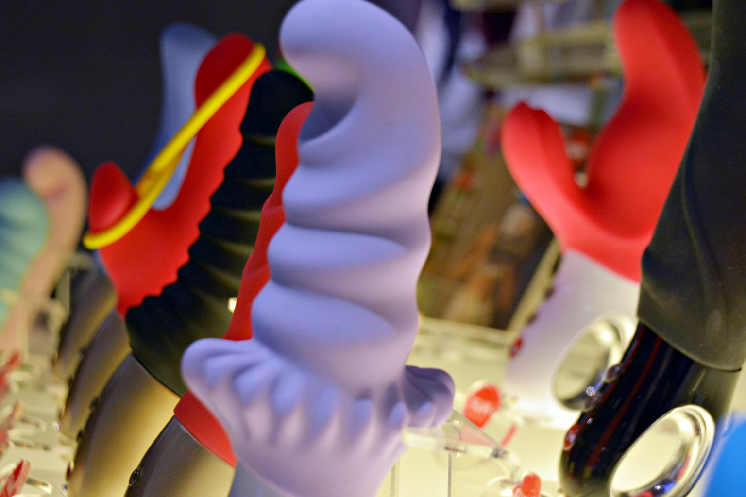 Dildos – stilvolles Symbolbild für klassische Sextoys im PridePlanet Sexshop