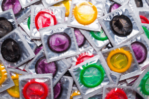 Safer Sex – Symbolbild für Kondome, Schutz & sichere Intimität im PridePlanet Sexshop